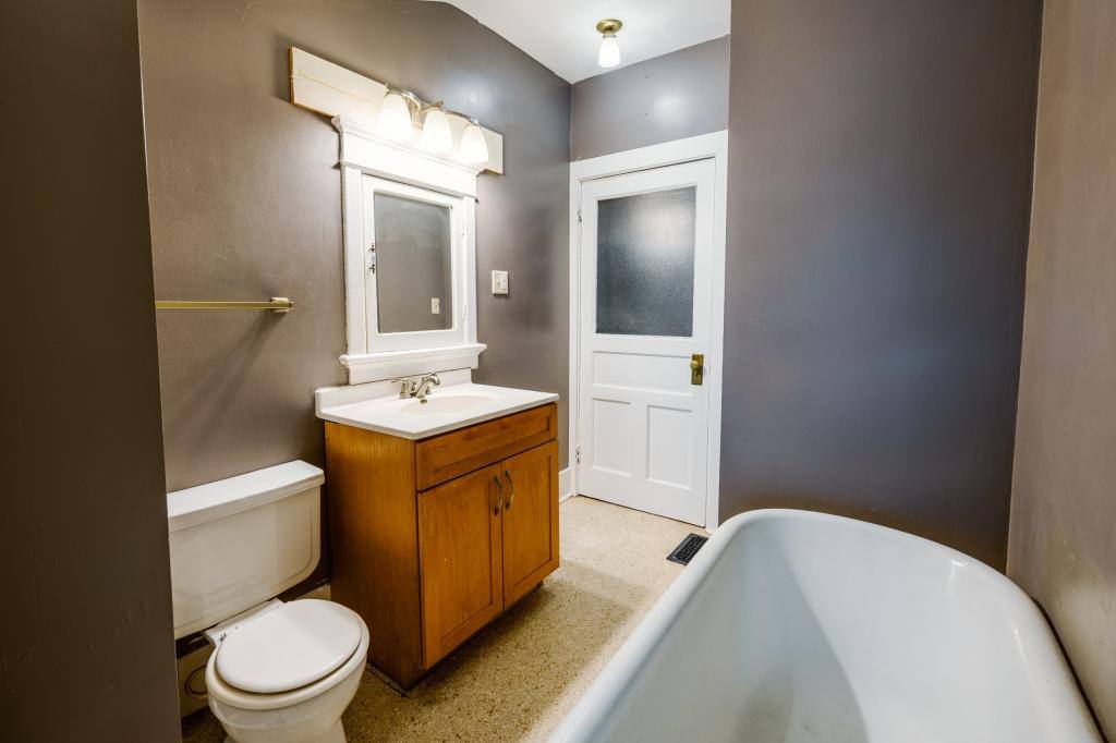 Townhouse for rent at 609 W 3rd St, Muscatine, IA 52761