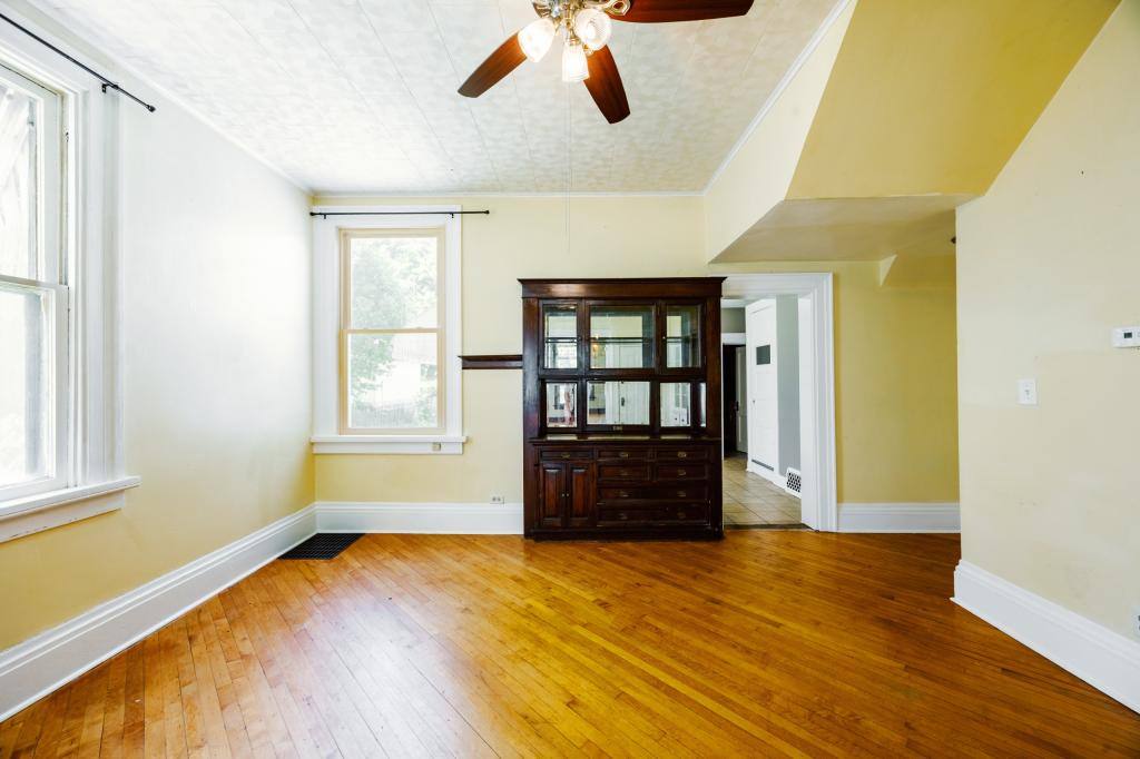 Townhouse for rent at 609 W 3rd St, Muscatine, IA 52761