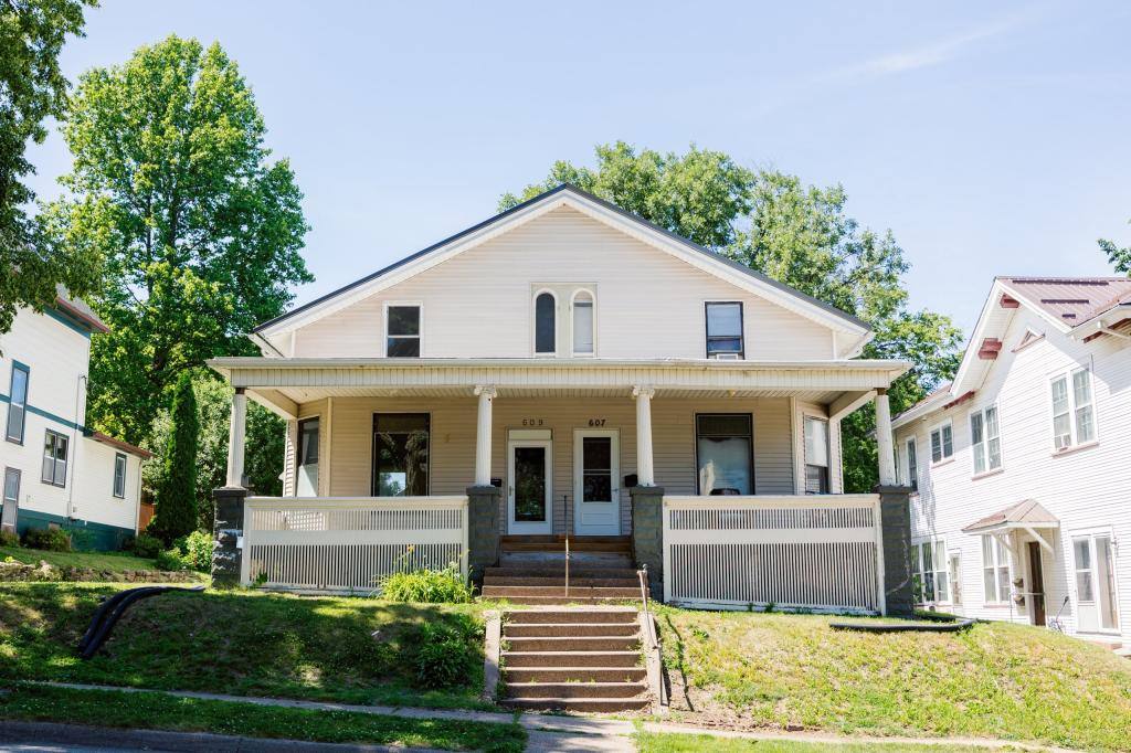 Townhouse for rent at 609 W 3rd St, Muscatine, IA 52761