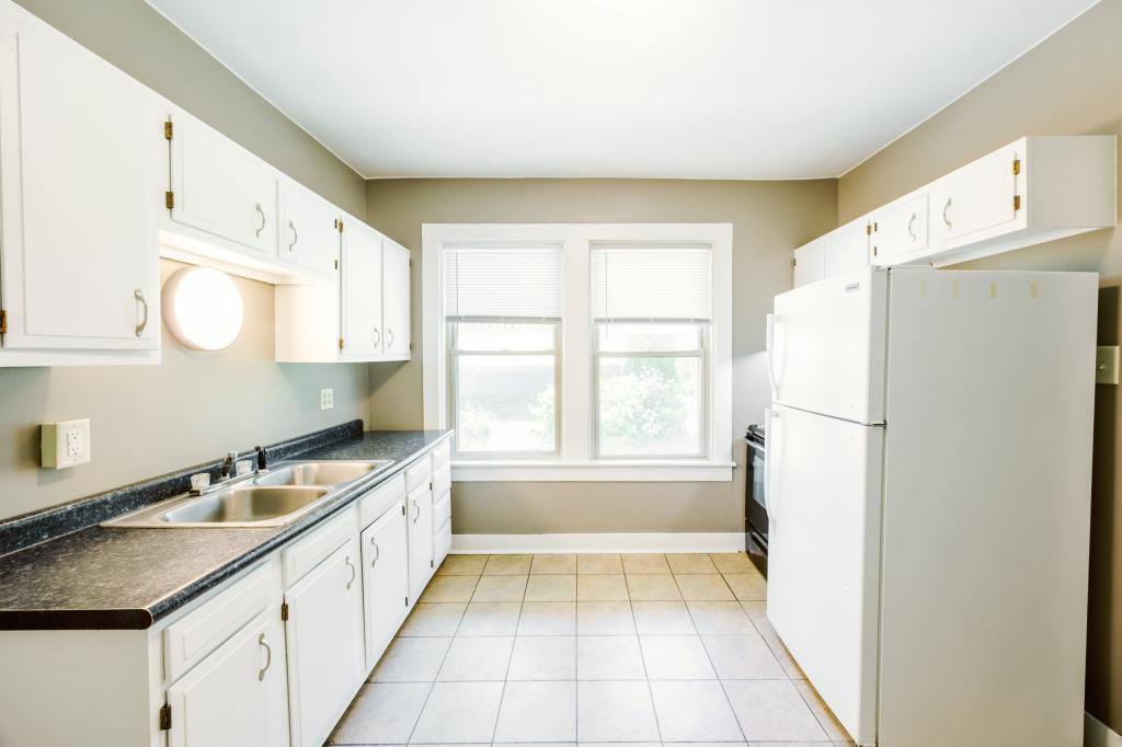 Townhouse for rent at 609 W 3rd St, Muscatine, IA 52761