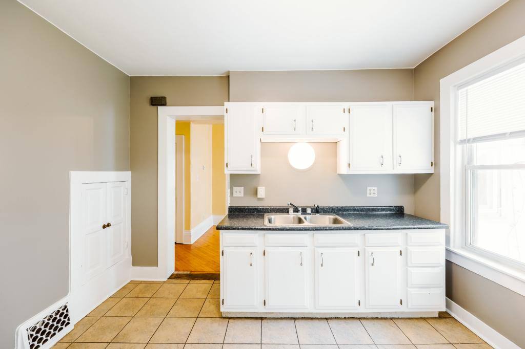 Townhouse for rent at 609 W 3rd St, Muscatine, IA 52761
