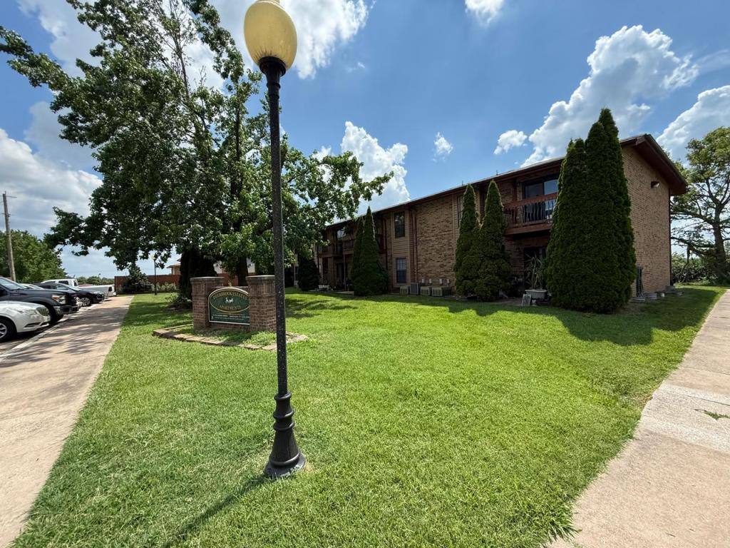 Apartment for rent at 122 Fairway Ave #124, Monett, MO 65708