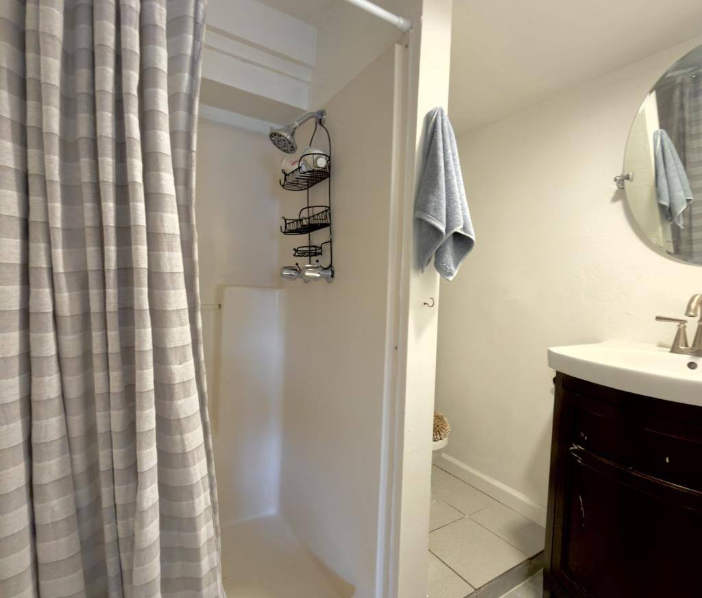 Apartment for rent at 733 1 2 Beryl St, San Diego, CA 92109