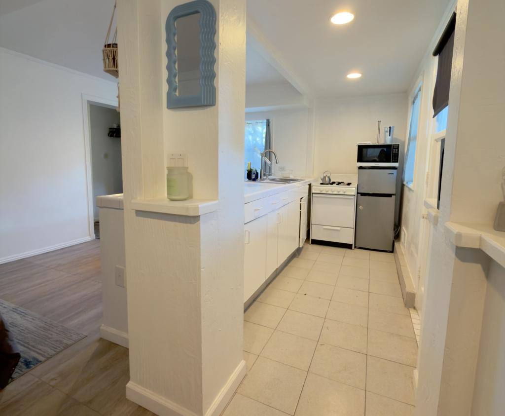 Apartment for rent at 733 1 2 Beryl St, San Diego, CA 92109