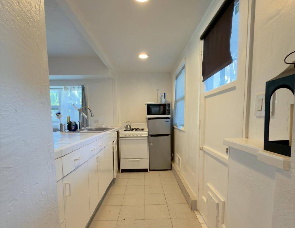 Apartment for rent at 733 1 2 Beryl St, San Diego, CA 92109