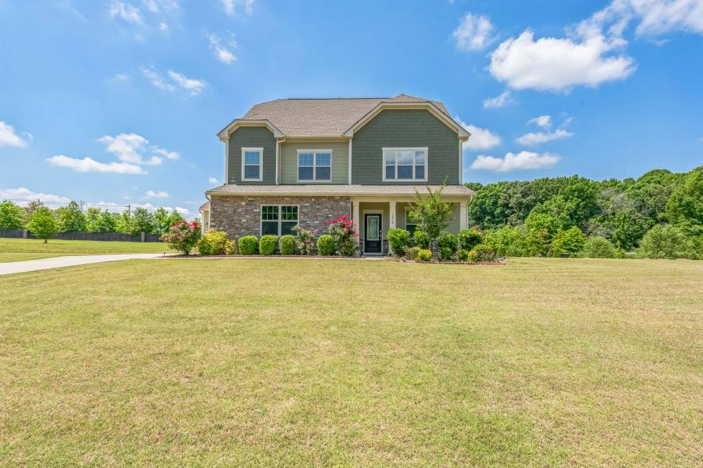 House for rent at 1012 Leland Dr, Matthews, NC 28104