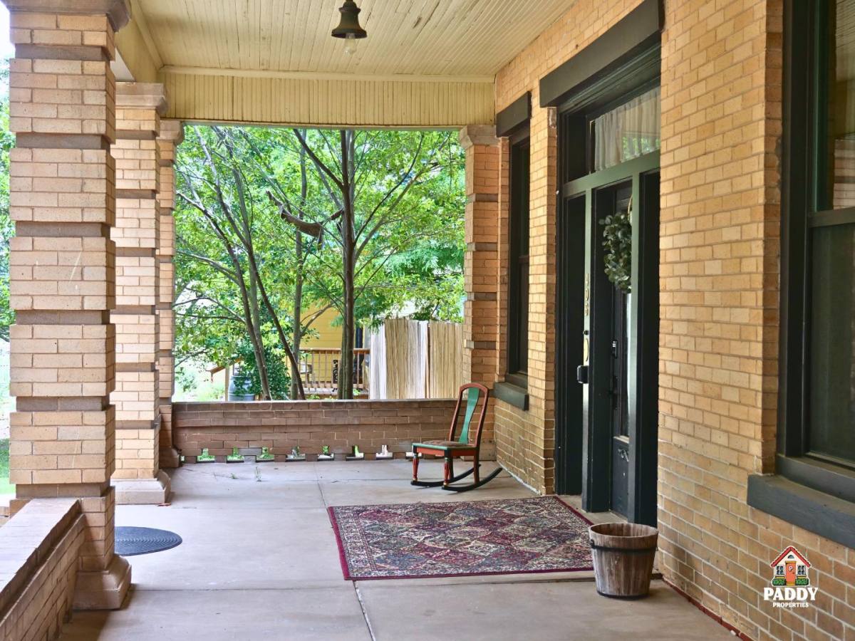 House for rent at 406 W 1st St, Mount Pleasant, TX 75455