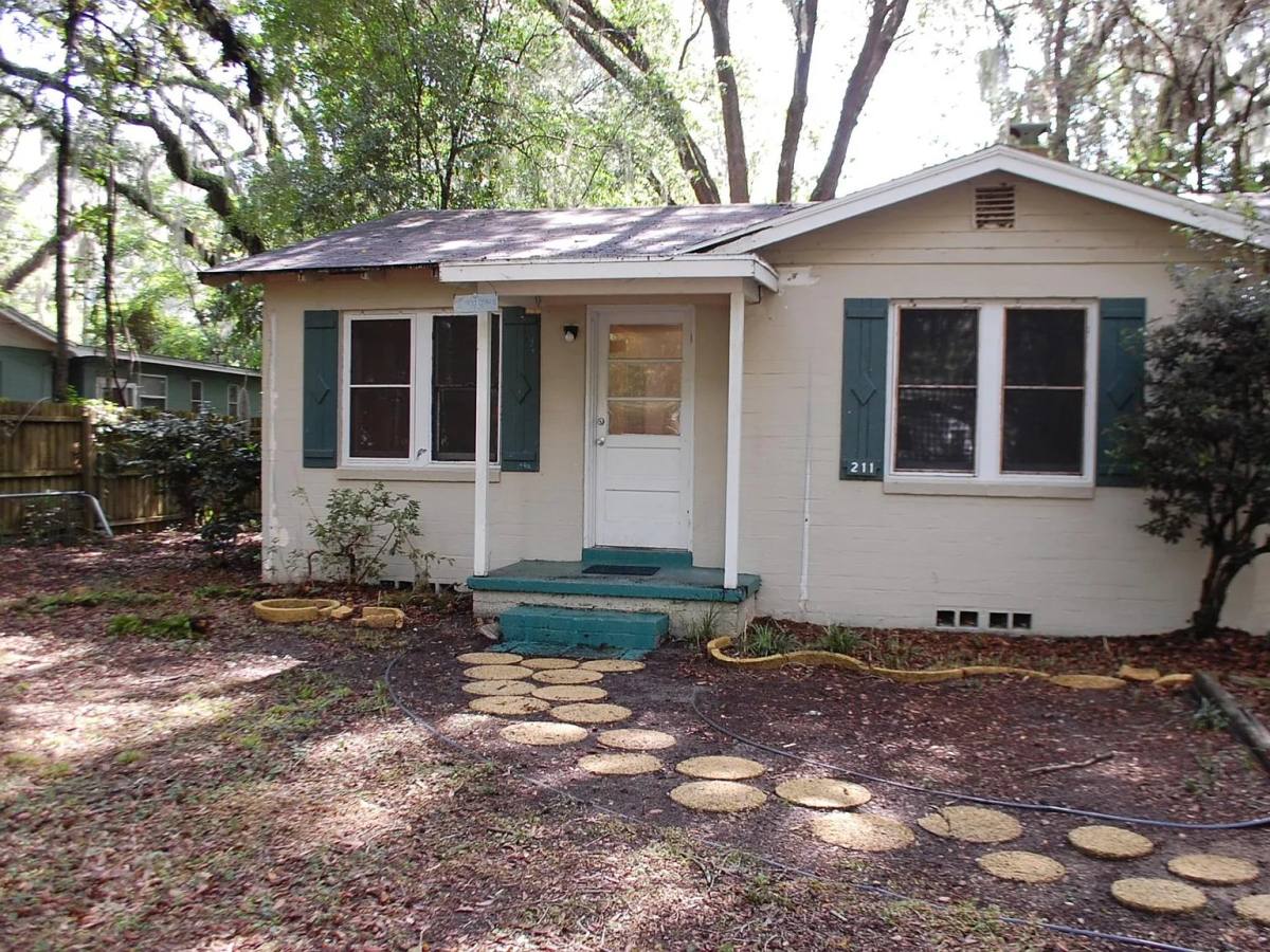 House for rent at 211 NW 25th St, Gainesville, FL 32607