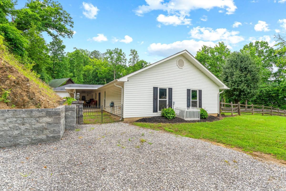 House for rent at 519 Country Oaks Dr, Pigeon Forge, TN 37863