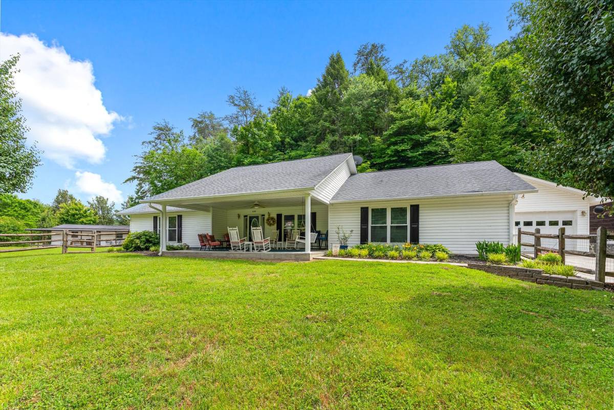 House for rent at 519 Country Oaks Dr, Pigeon Forge, TN 37863
