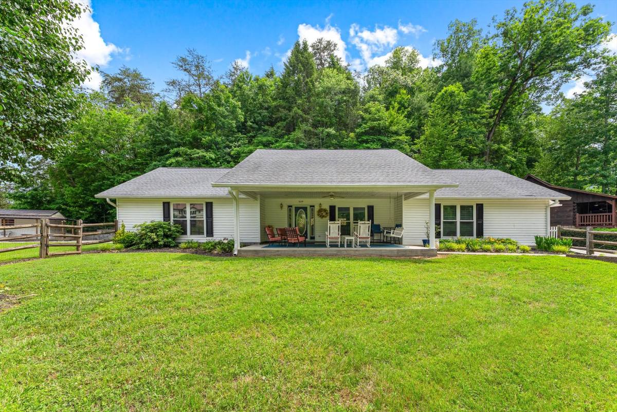House for rent at 519 Country Oaks Dr, Pigeon Forge, TN 37863