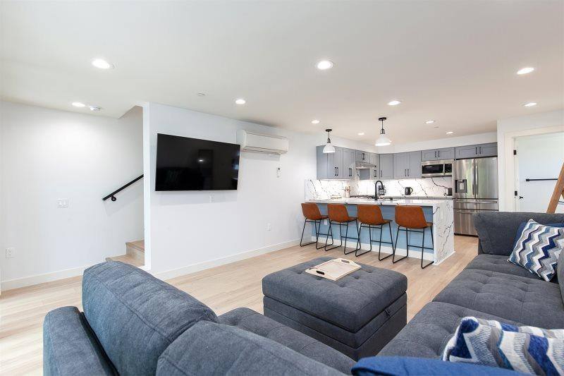 Condo for rent at 823 Island Court, San Diego, CA 92109