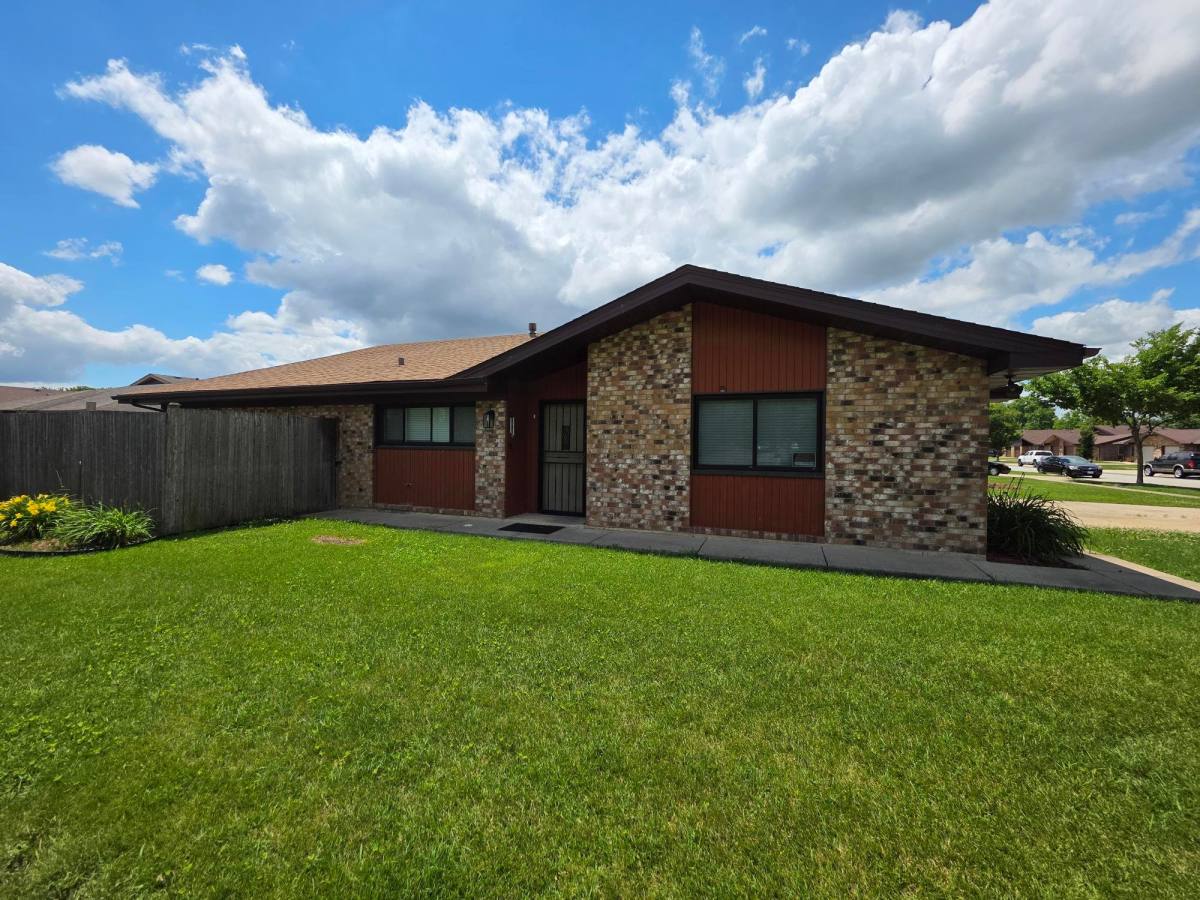 Apartment for rent at 2222 N Bogdan Lane #B, Joliet, IL 60432