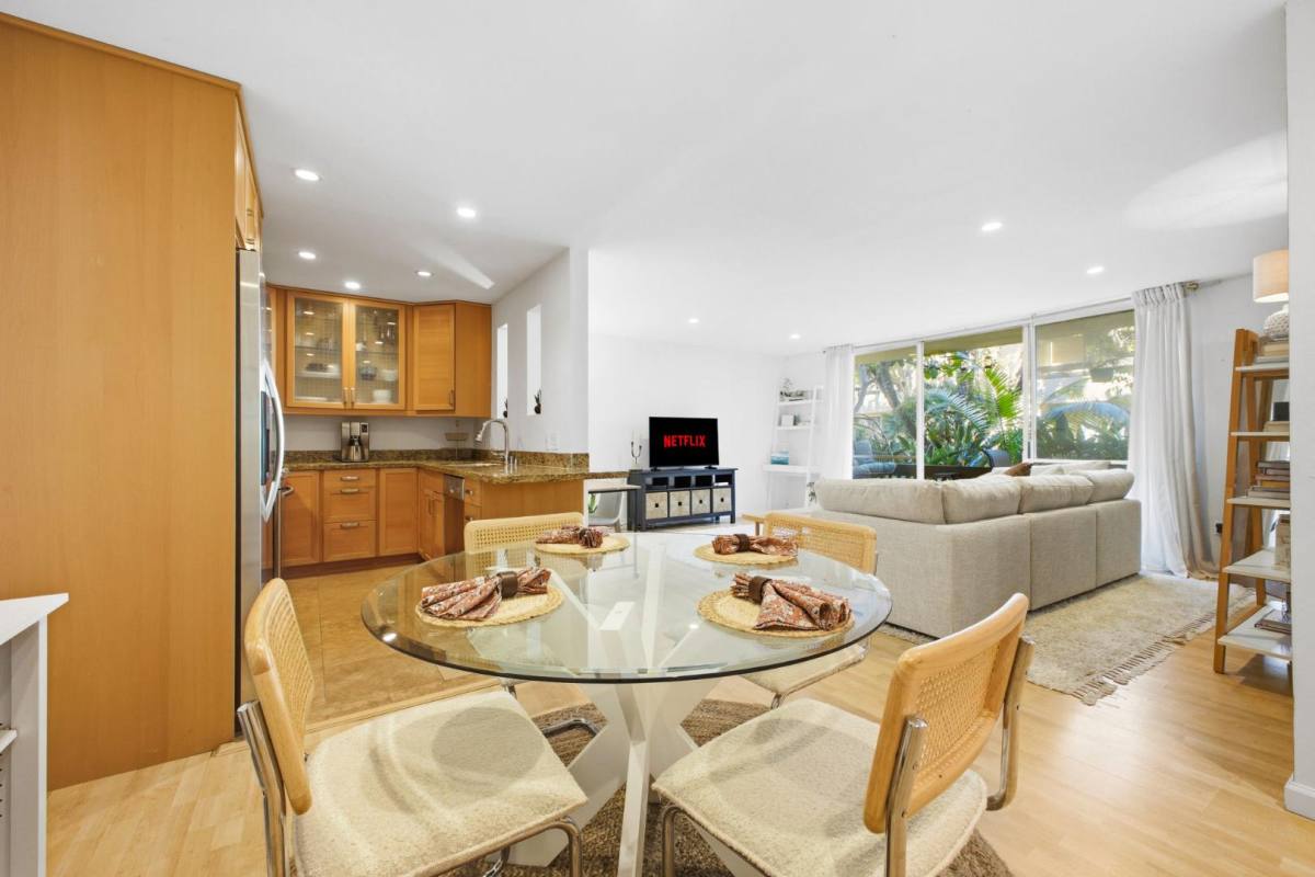 Apartment for rent at 6333 La Jolla Blvd #LA, La Jolla, CA 92037