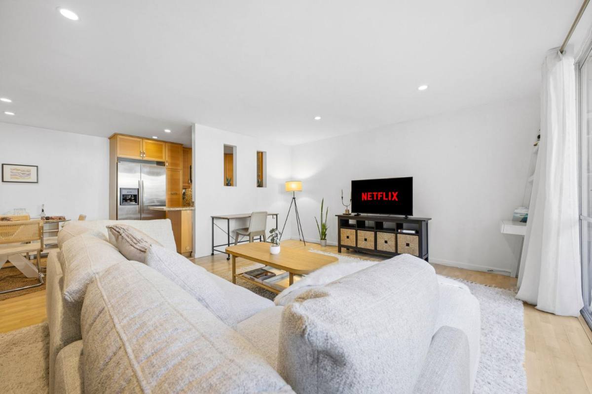 Apartment for rent at 6333 La Jolla Blvd #LA, La Jolla, CA 92037