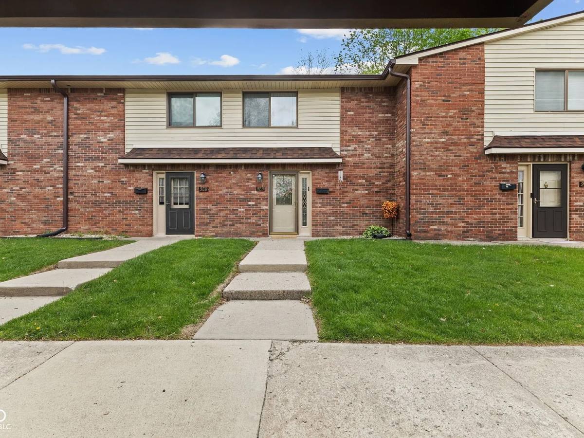 Townhouse for rent at 968 Greenwood Trail W, Greenwood, IN 46142