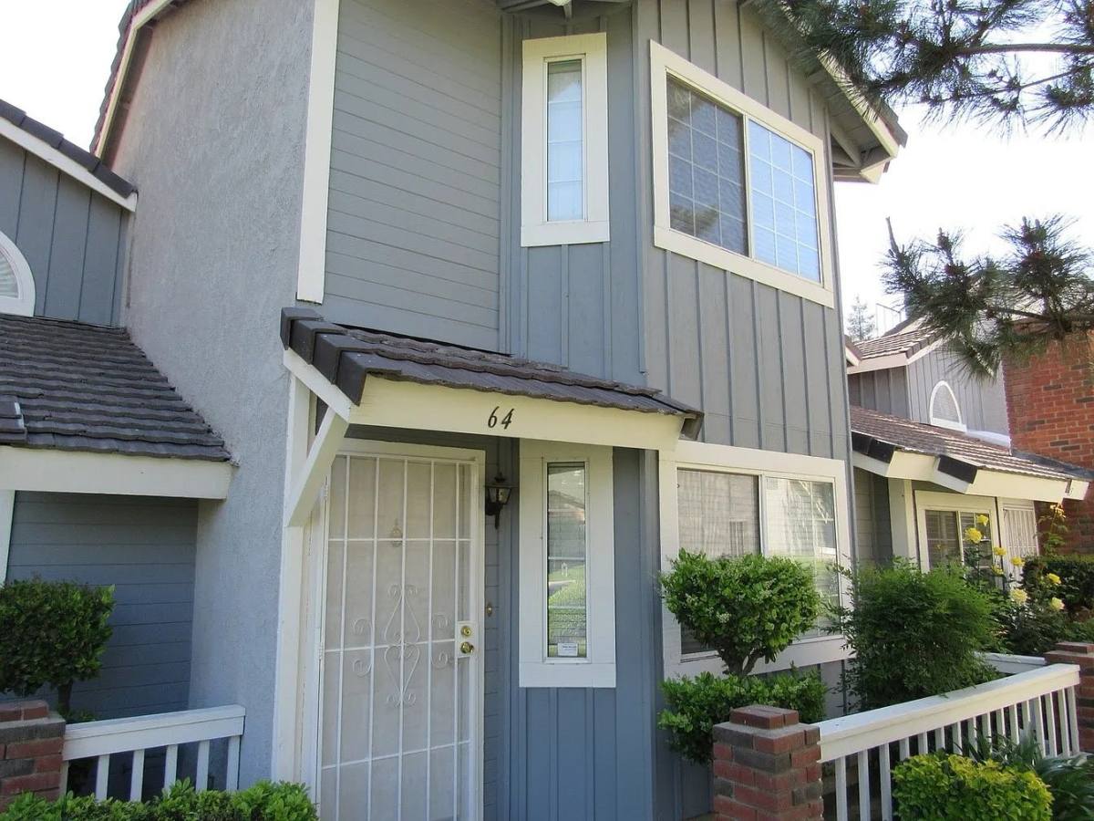 Townhouse for rent at 2600 Brookside Dr #64, Bakersfield, CA 93311