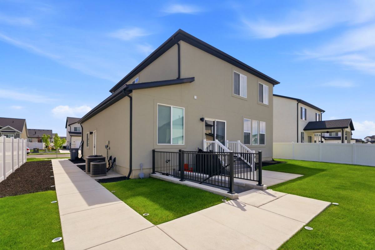 Apartment for rent at 2432 W Santa Fe Dr, Mapleton, UT 84664