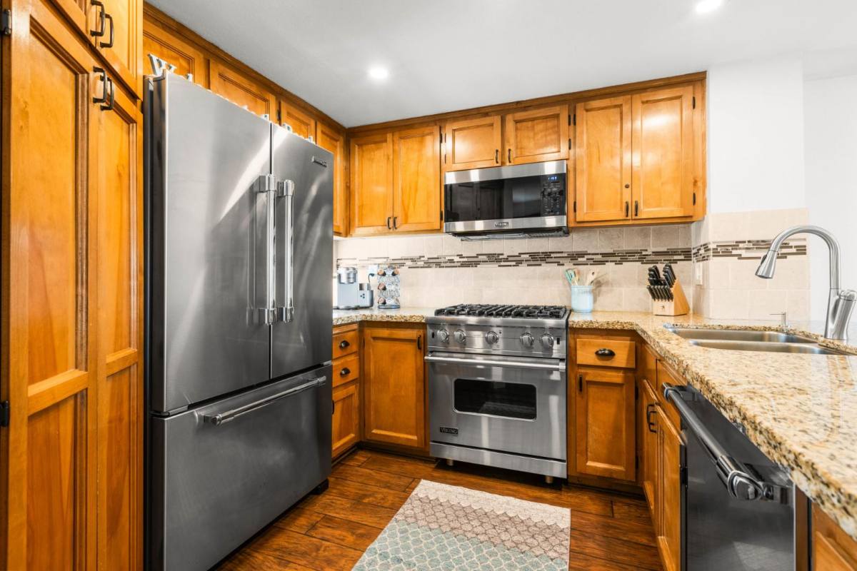 727 Seacoast Dr, Imperial Beach, CA 91932 - Townhouse for Rent - Image 4