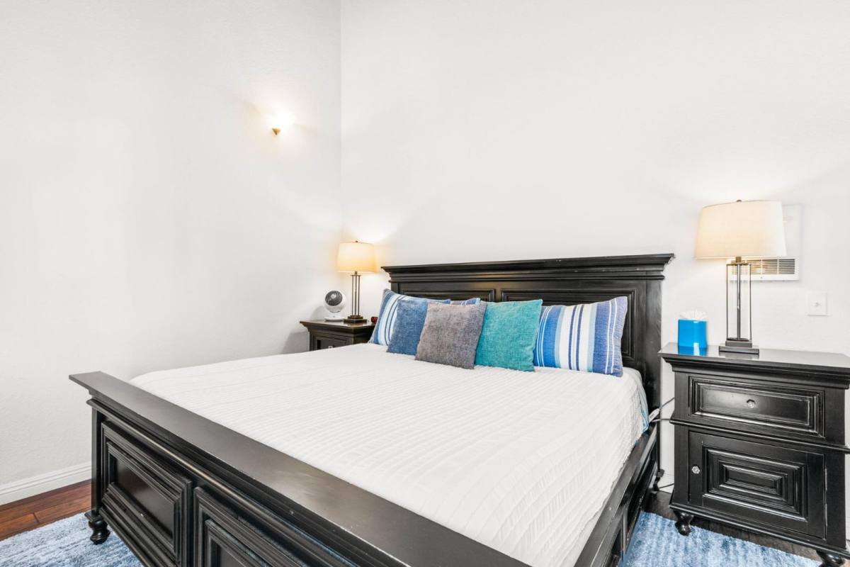 727 Seacoast Dr, Imperial Beach, CA 91932 - Townhouse for Rent - Image 3