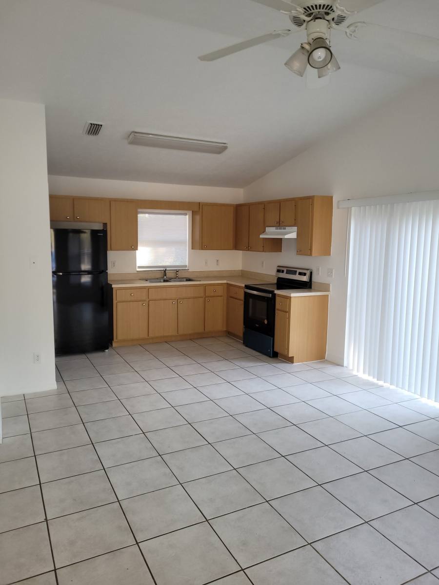 Apartment for rent at 706 NE 27th St, Ocala, FL 34470