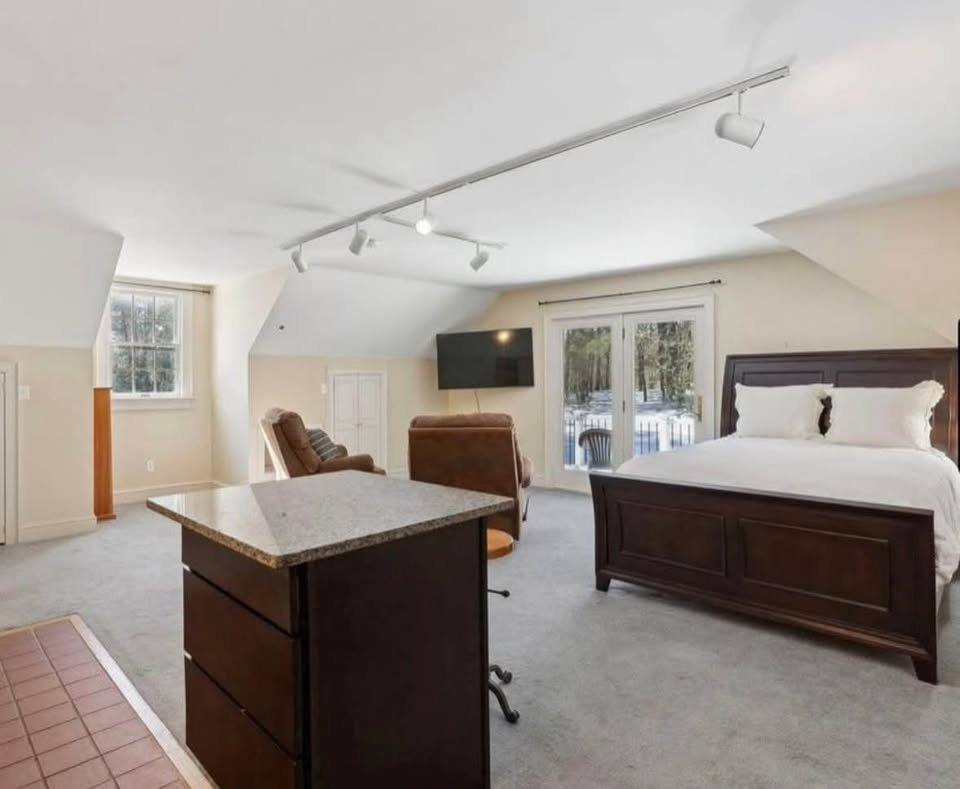 Apartment for rent at 100 Hardy Rd, Falmouth, ME 04105