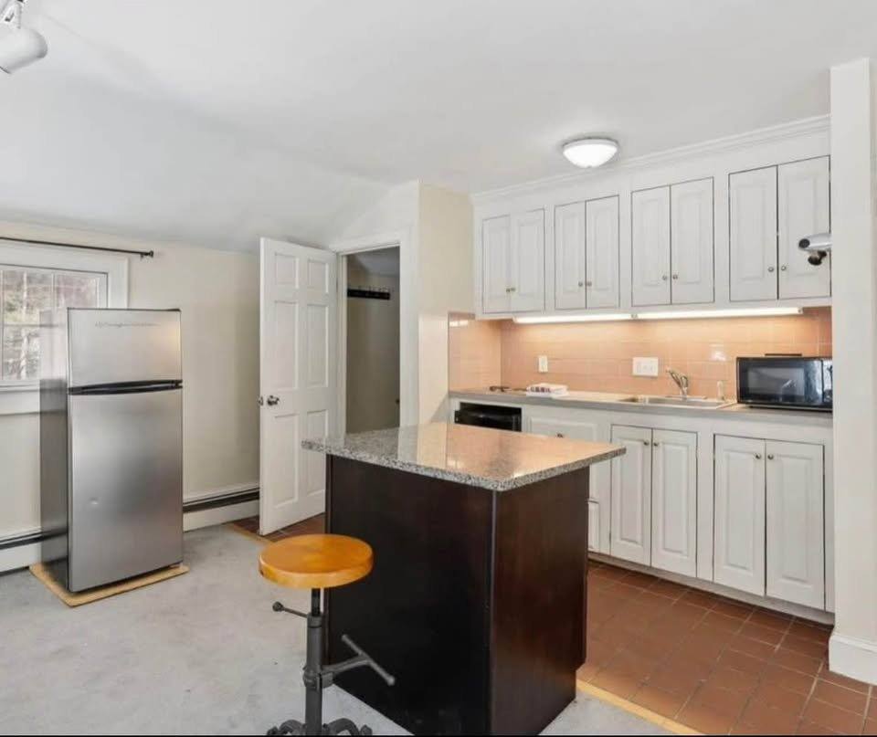 Apartment for rent at 100 Hardy Rd, Falmouth, ME 04105