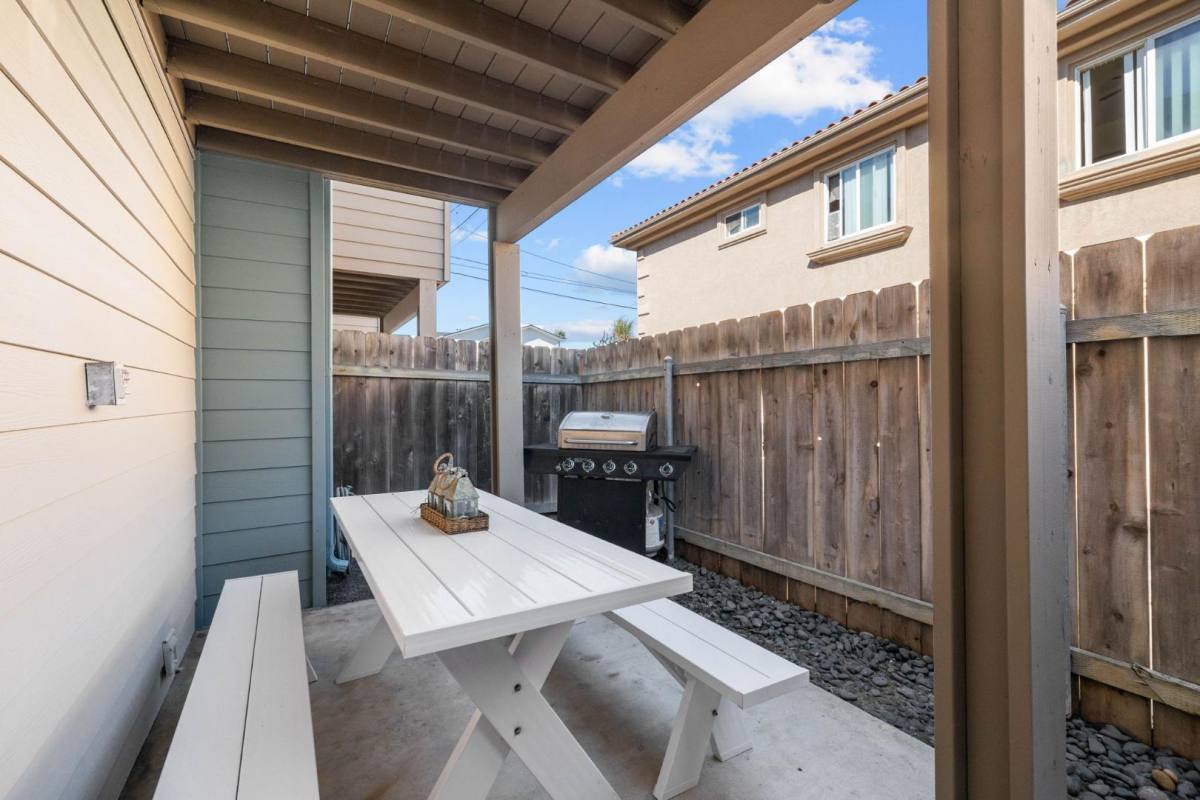 Townhouse for rent at 733 Seacoast Dr, Imperial Beach, CA 91932