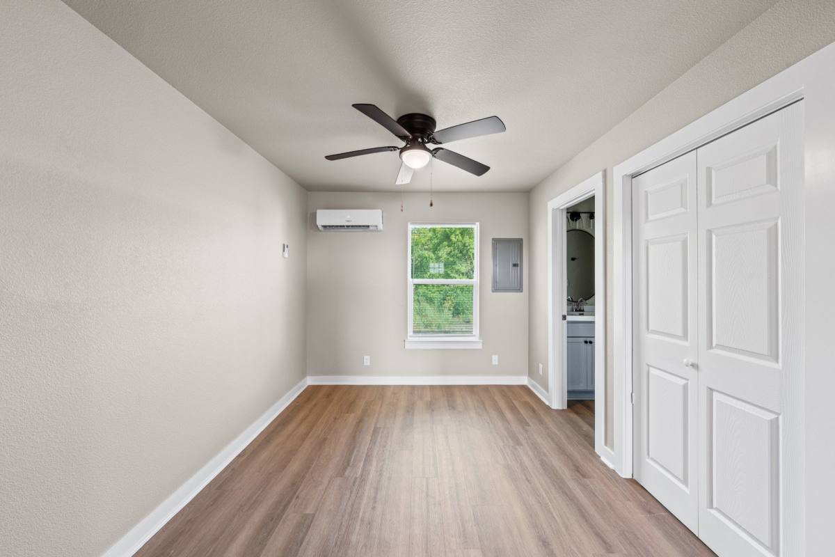 House for rent at 101B Thomas St, Rogers, TX 76569