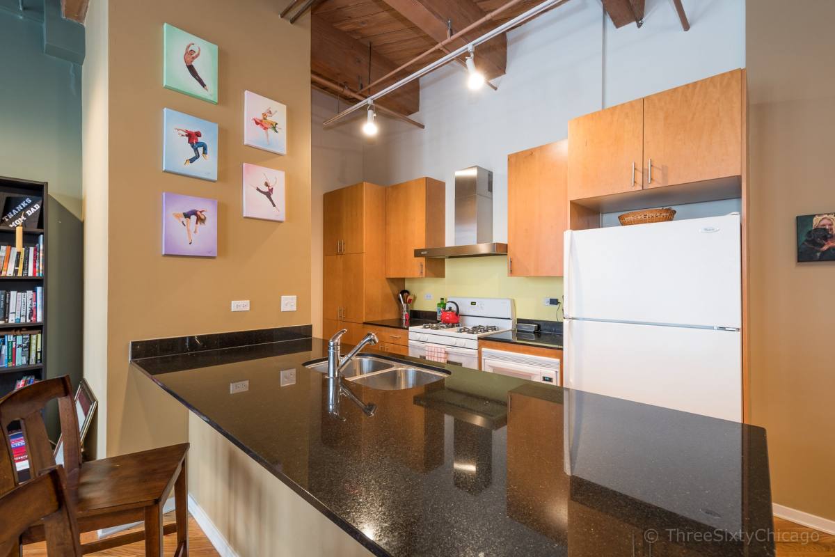 Apartment for rent at 1040 W Adams #309, Chicago, IL 60607
