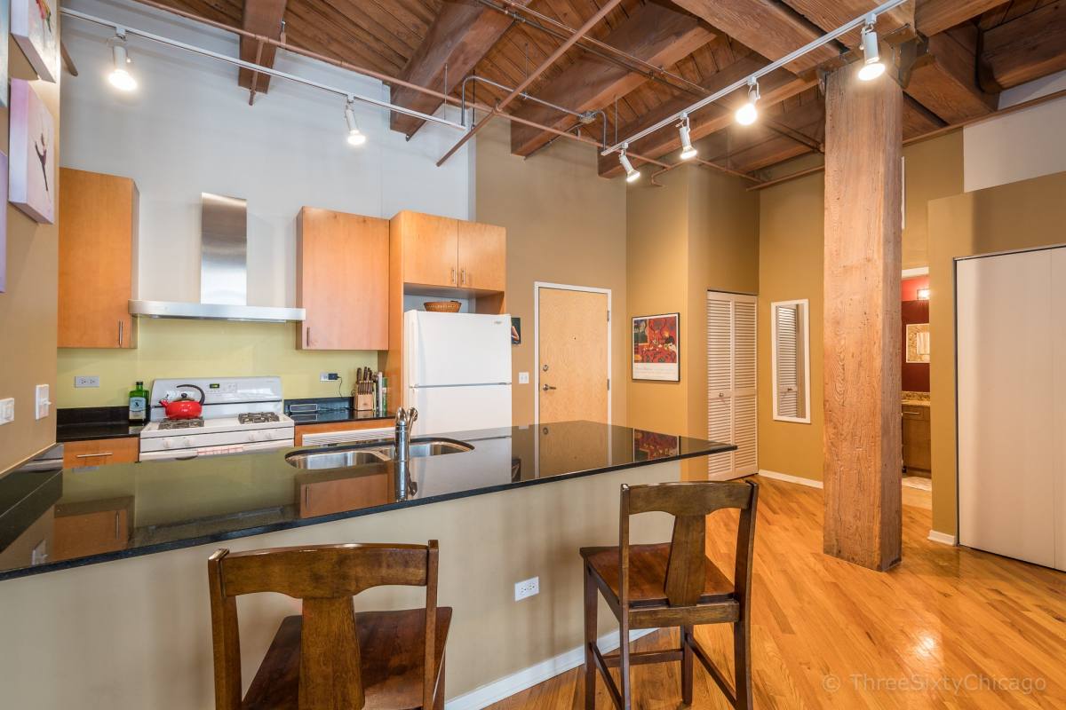 Apartment for rent at 1040 W Adams #309, Chicago, IL 60607