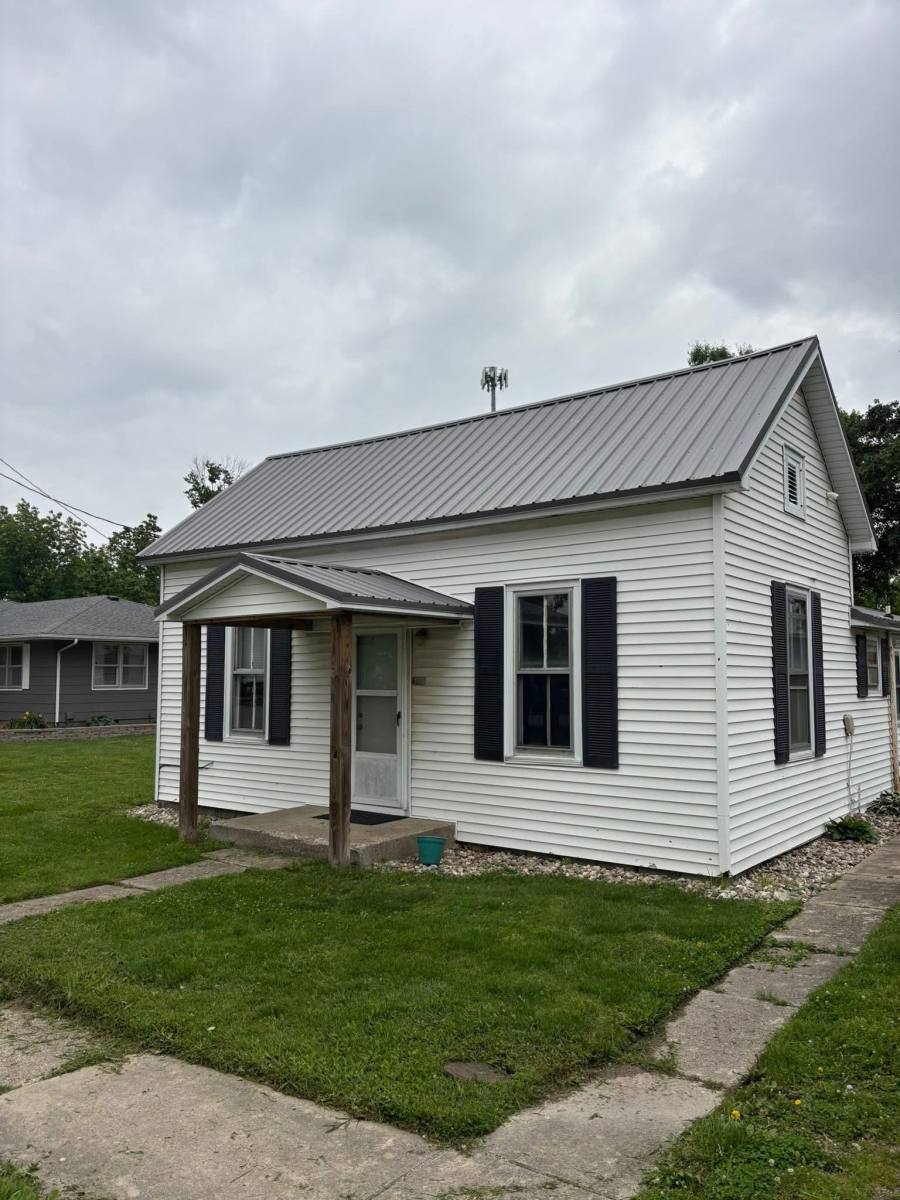 House for rent at 308 W Washington St, Farina, IL 62838