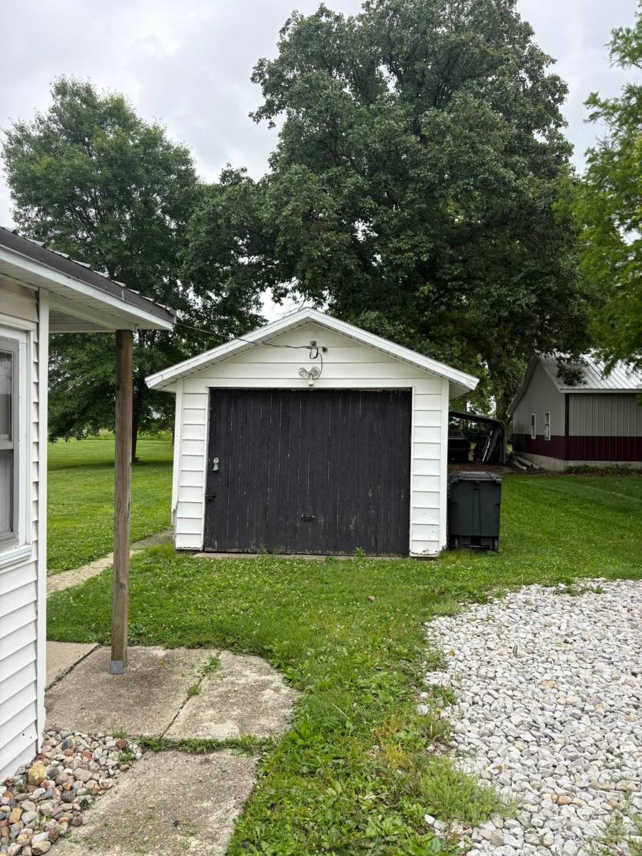 House for rent at 308 W Washington St, Farina, IL 62838
