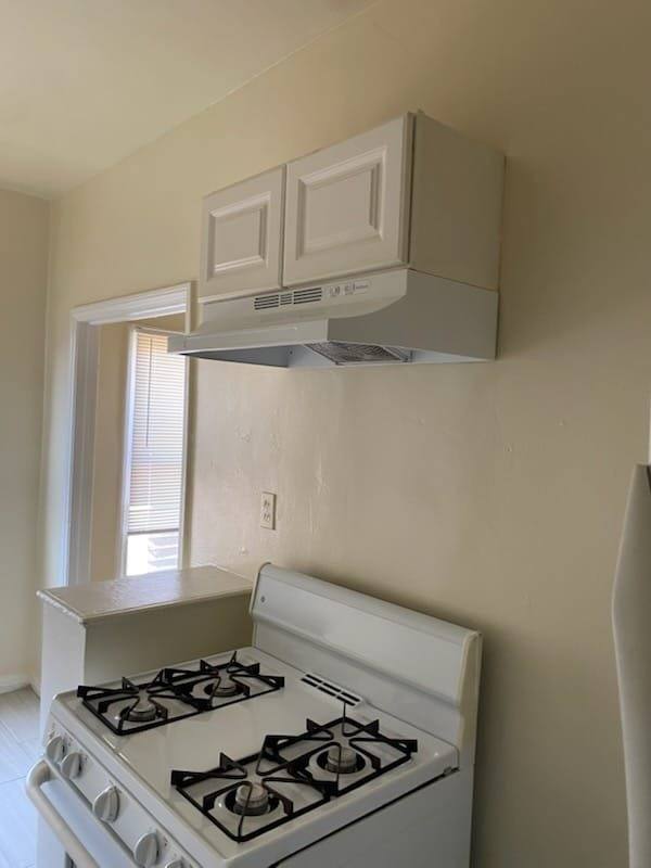 Apartment for rent at 1154 S Normandie Ave, Los Angeles, CA 90006