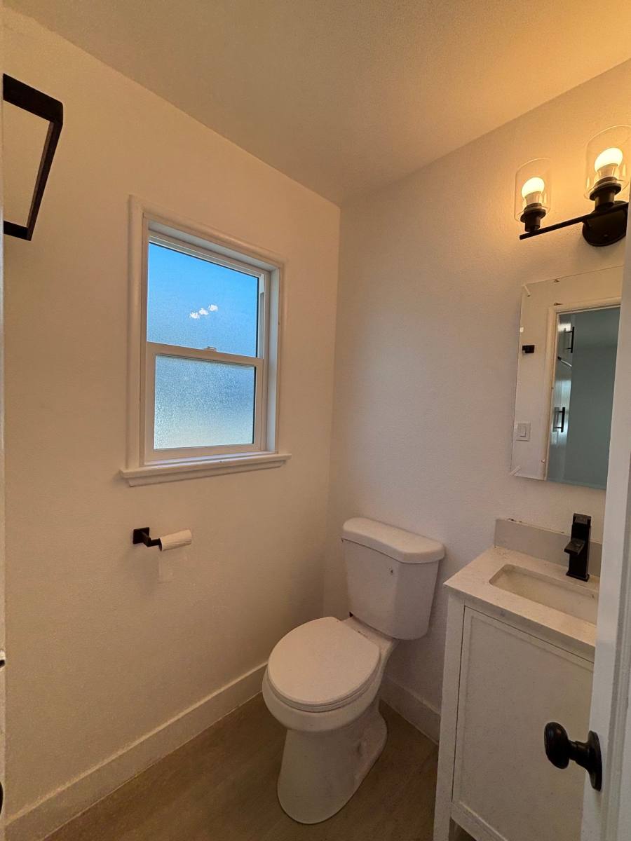 Apartment for rent at 1512 W 5th St, Santa Ana, CA 92703