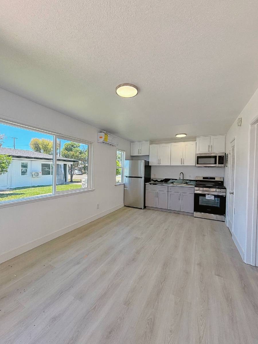 Apartment for rent at 1512 W 5th St, Santa Ana, CA 92703