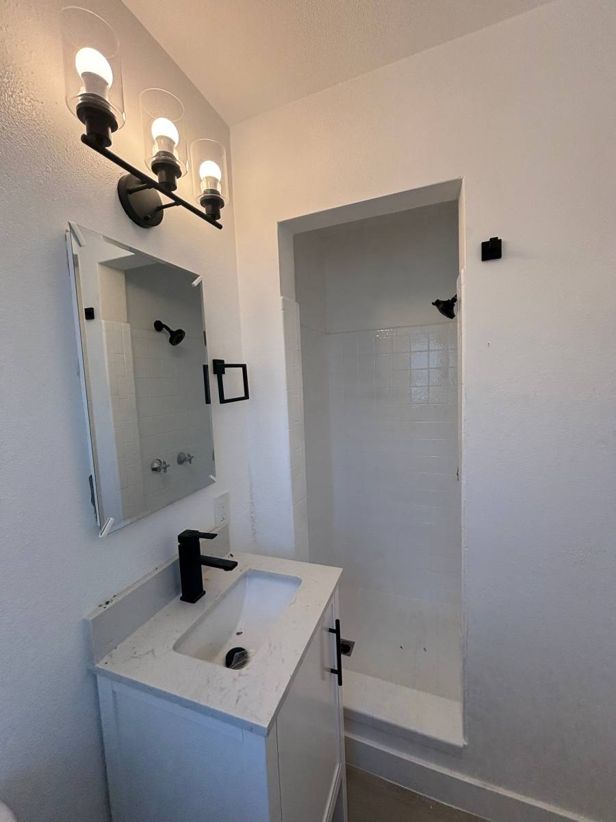 Apartment for rent at 1512 W 5th St, Santa Ana, CA 92703