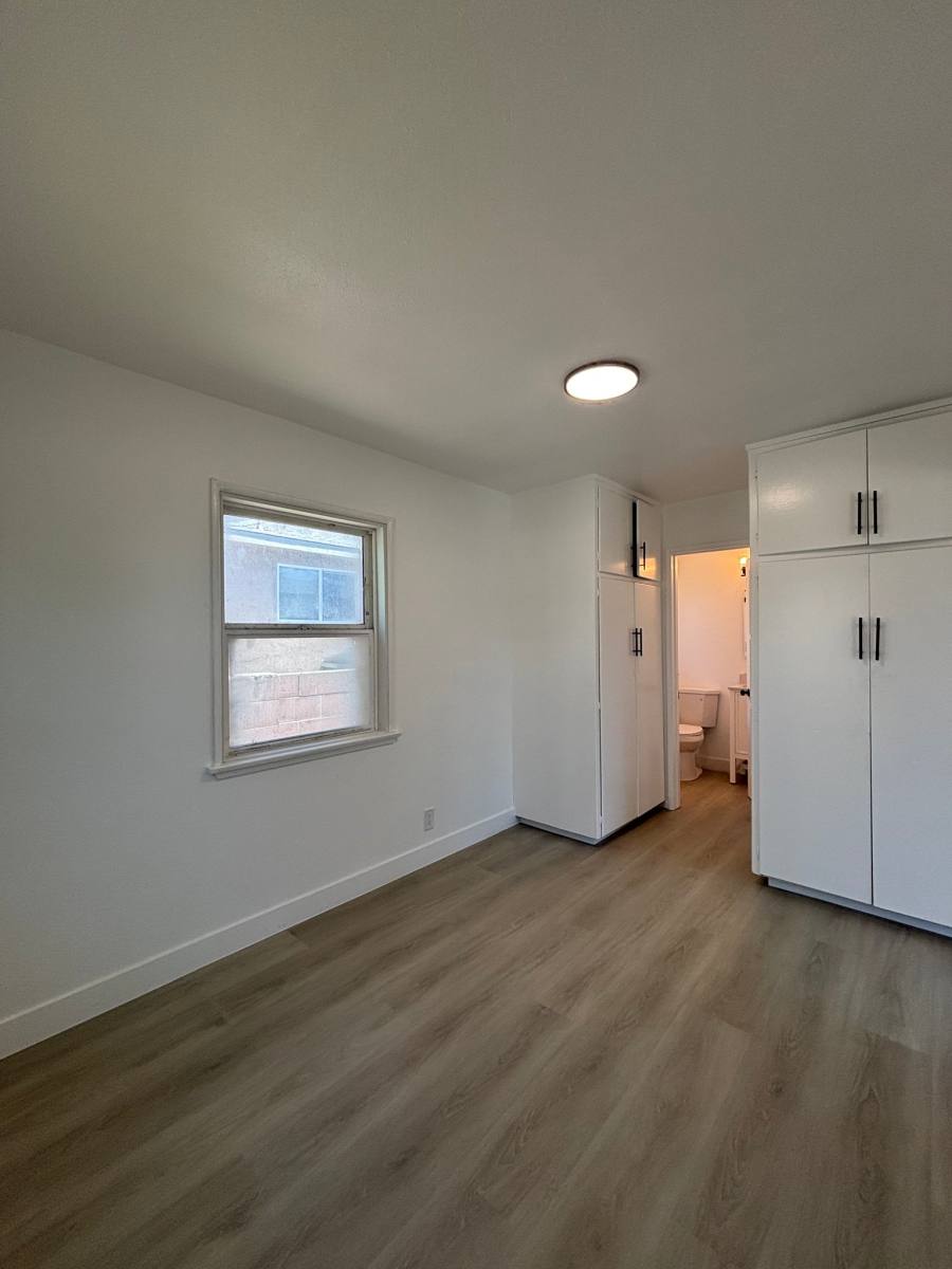 Apartment for rent at 1512 W 5th St, Santa Ana, CA 92703