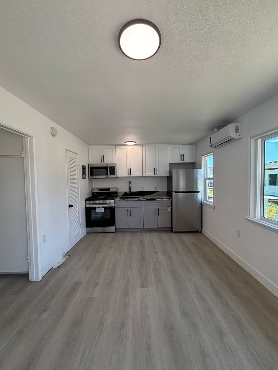 Apartment for rent at 1512 W 5th St, Santa Ana, CA 92703