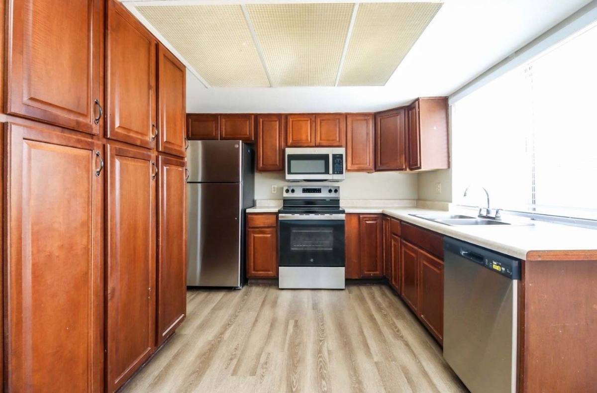 House for rent at 6627 S 44th St, Phoenix, AZ 85042