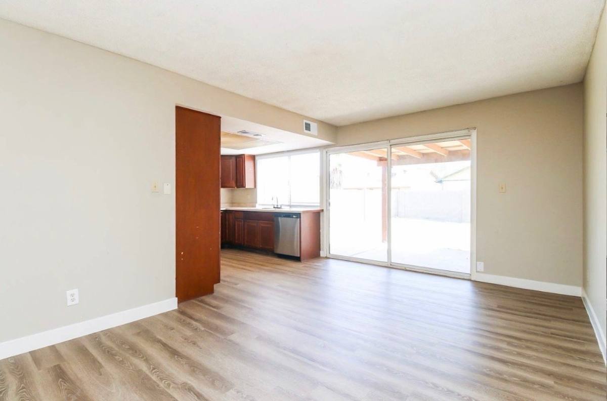House for rent at 6627 S 44th St, Phoenix, AZ 85042