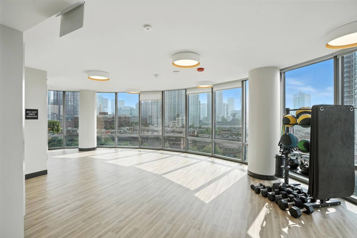Apartment for rent at 558 N Kingsbury St, Chicago, IL 60654