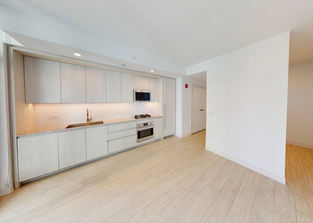 Apartment for rent at 332 N Union Ave, Chicago, IL 60661