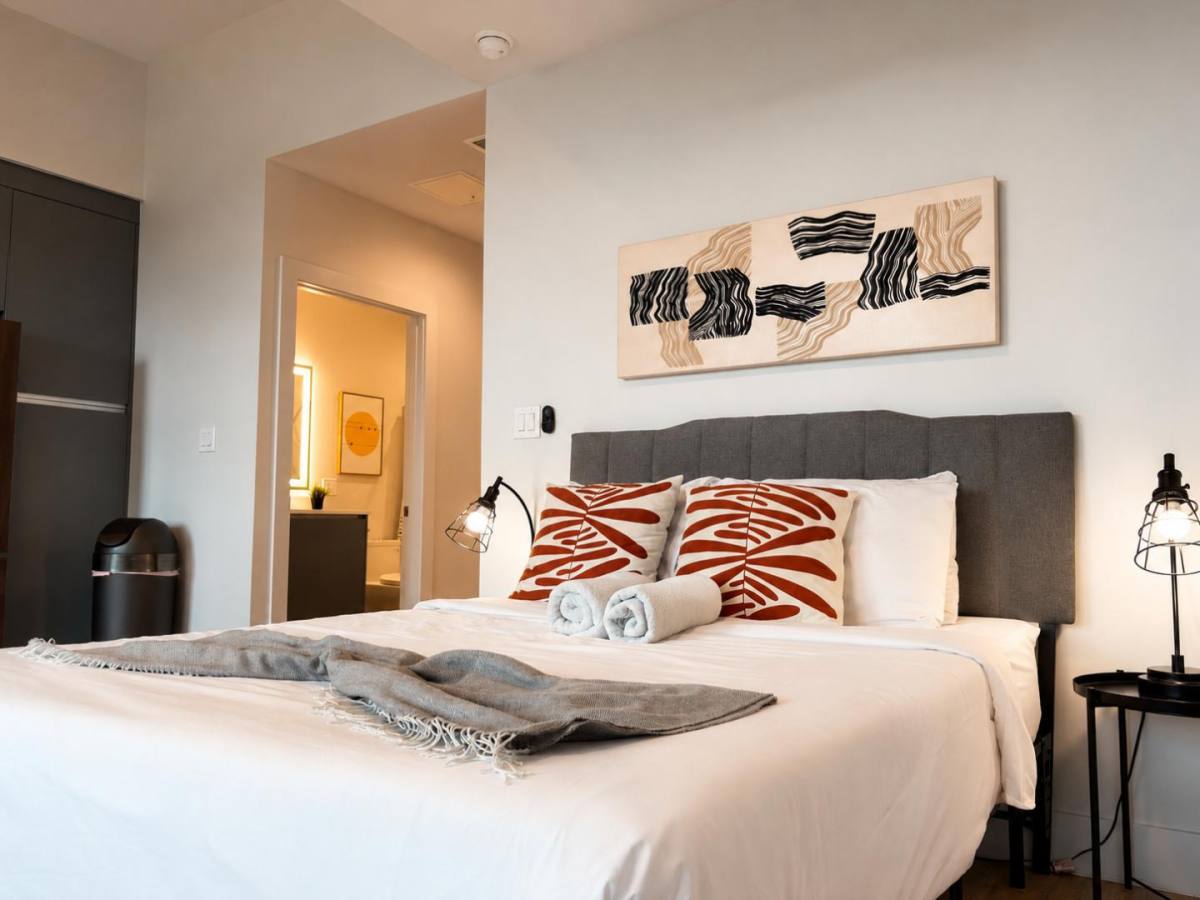 Apartment for rent at 5515 Humming Bird Lane #HIGH-END Studio Retr, Austin, TX 78745