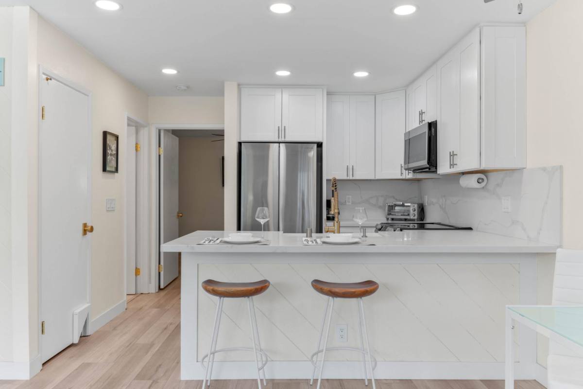 Condo for rent at 1124 Eureka St, San Diego, CA 92110