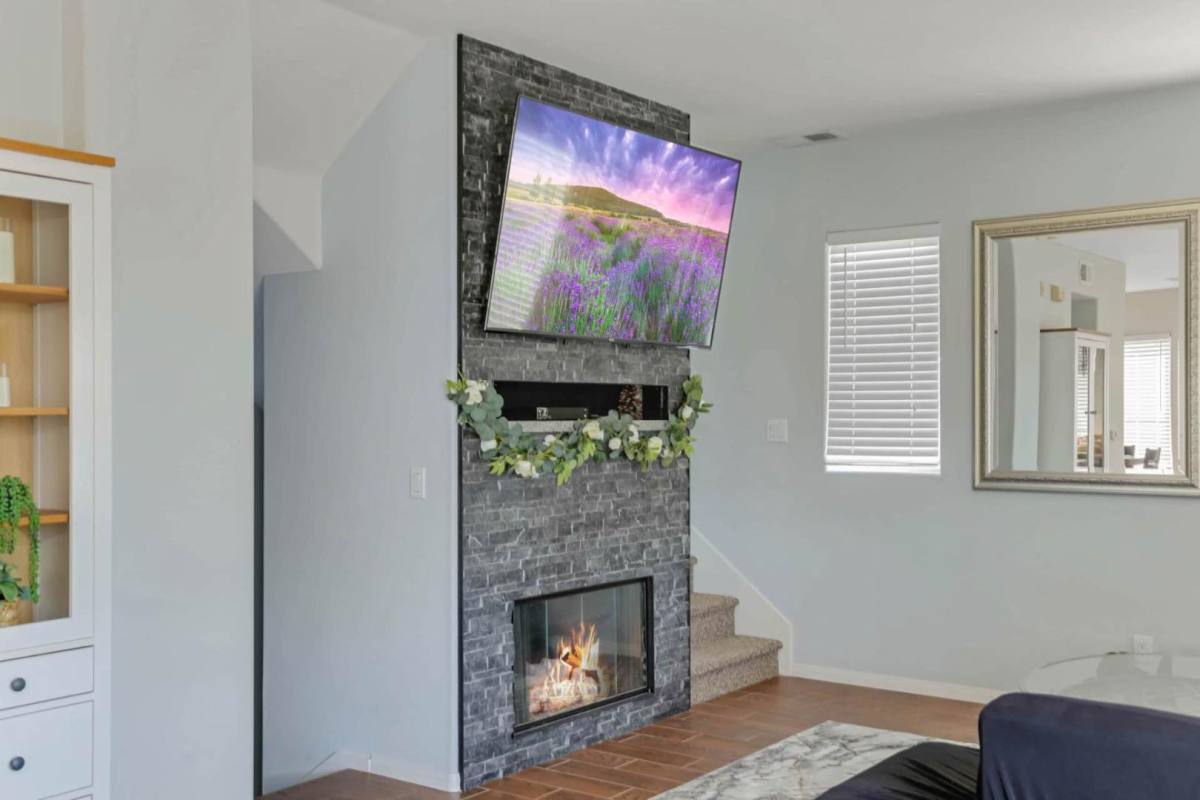 Townhouse for rent at 7635 Family Circle, San Diego, CA 92111