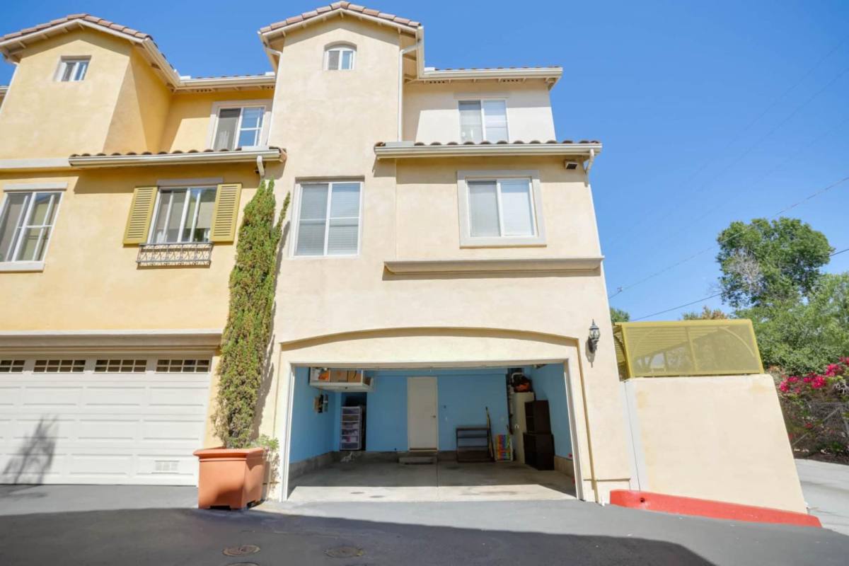 Townhouse for rent at 7635 Family Circle, San Diego, CA 92111