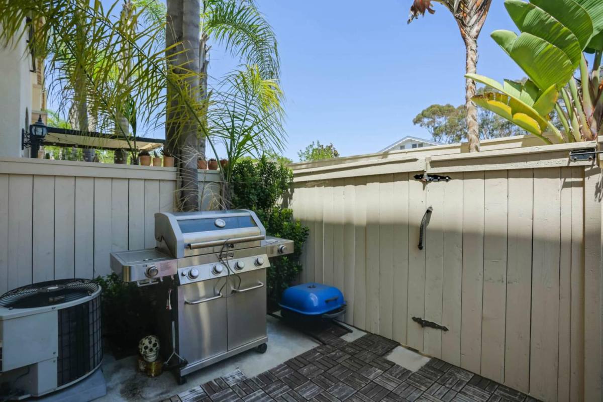 Townhouse for rent at 7635 Family Circle, San Diego, CA 92111