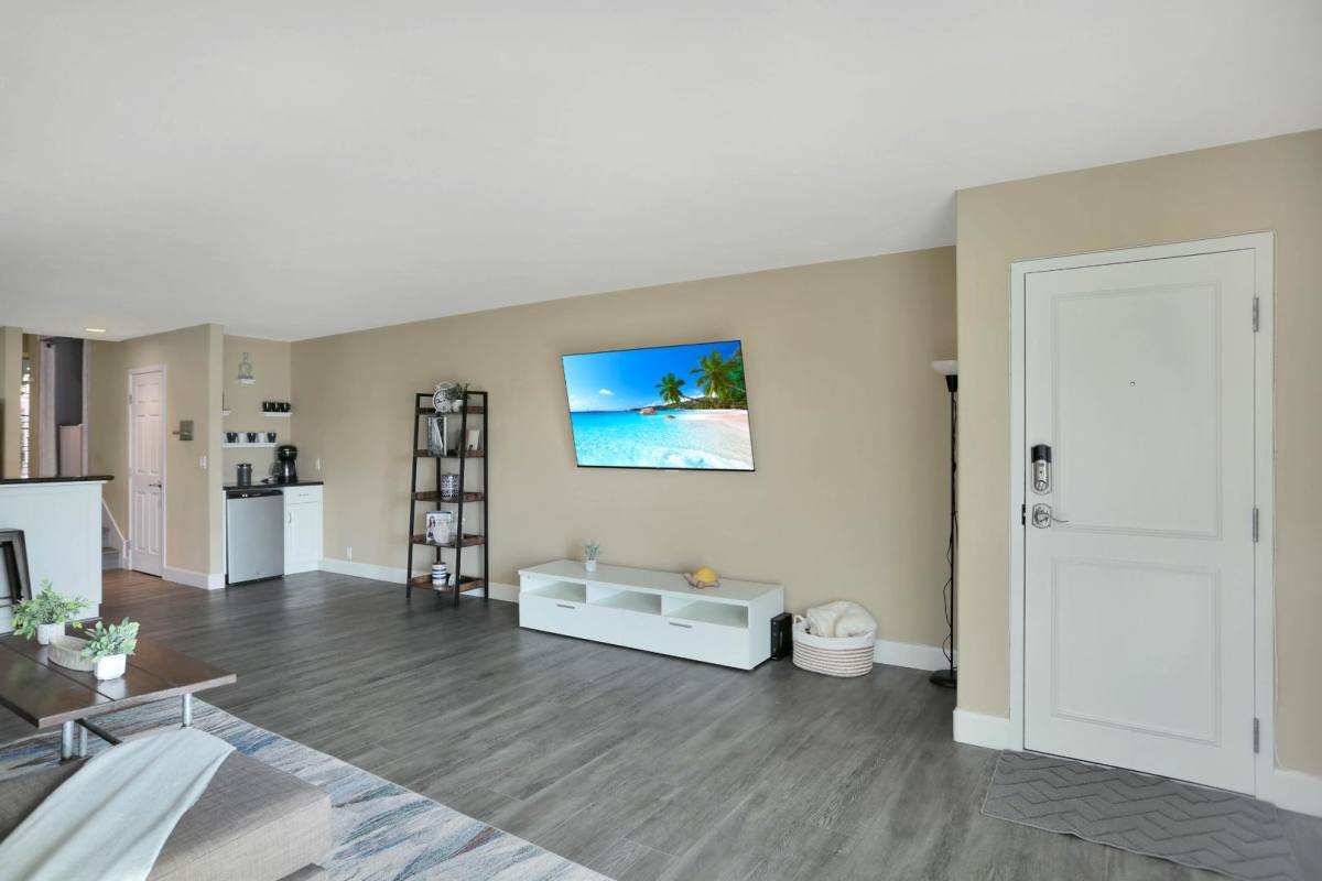 Condo for rent at 5915 Lauretta St #2, San Diego, CA 92110