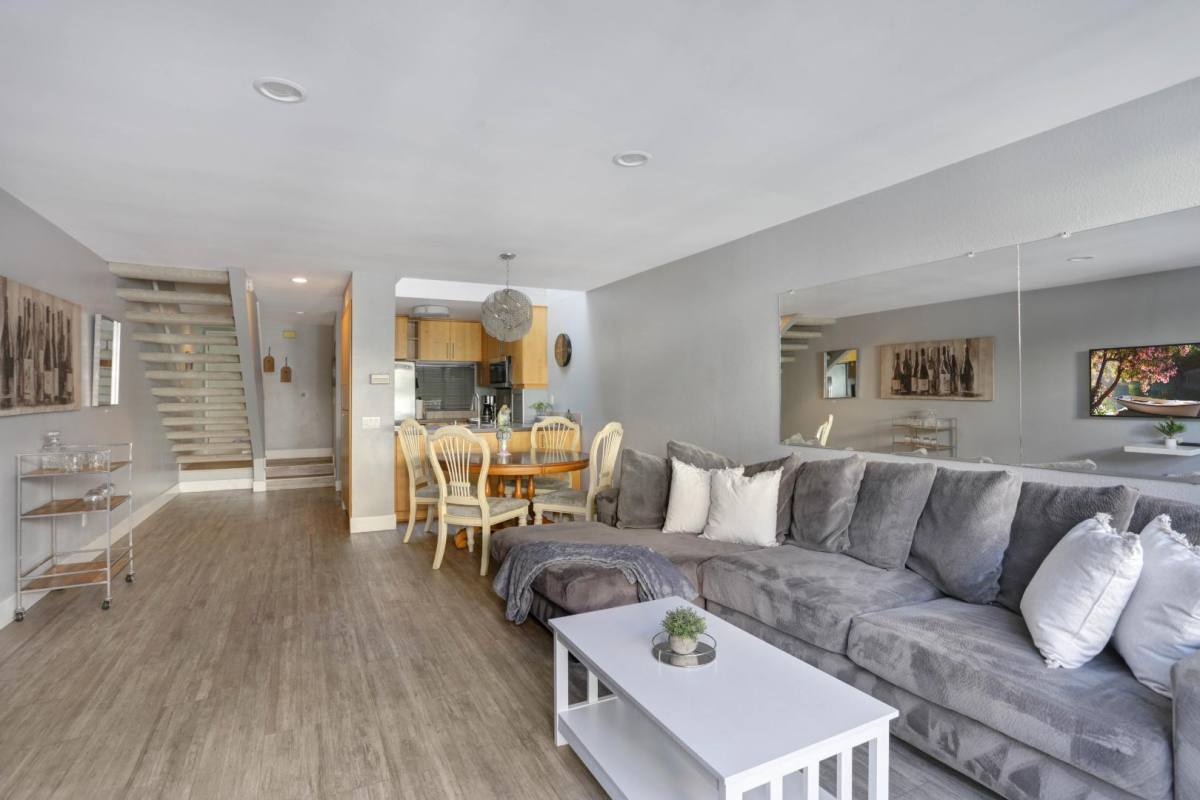 Townhouse for rent at 3054 Rue Dorleans #124, San Diego, CA 92110